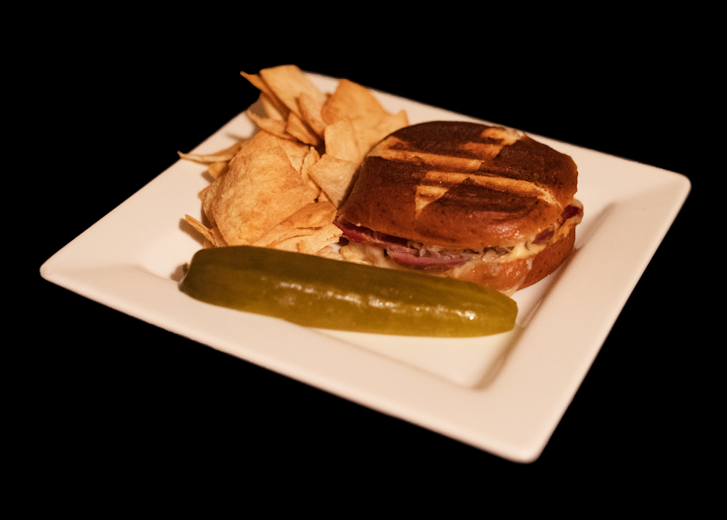 The Bar At Friends Uncorked | restaurant | 111 S Friendswood Dr, Friendswood, TX 77546, USA | 2816481707 OR +1 281-648-1707