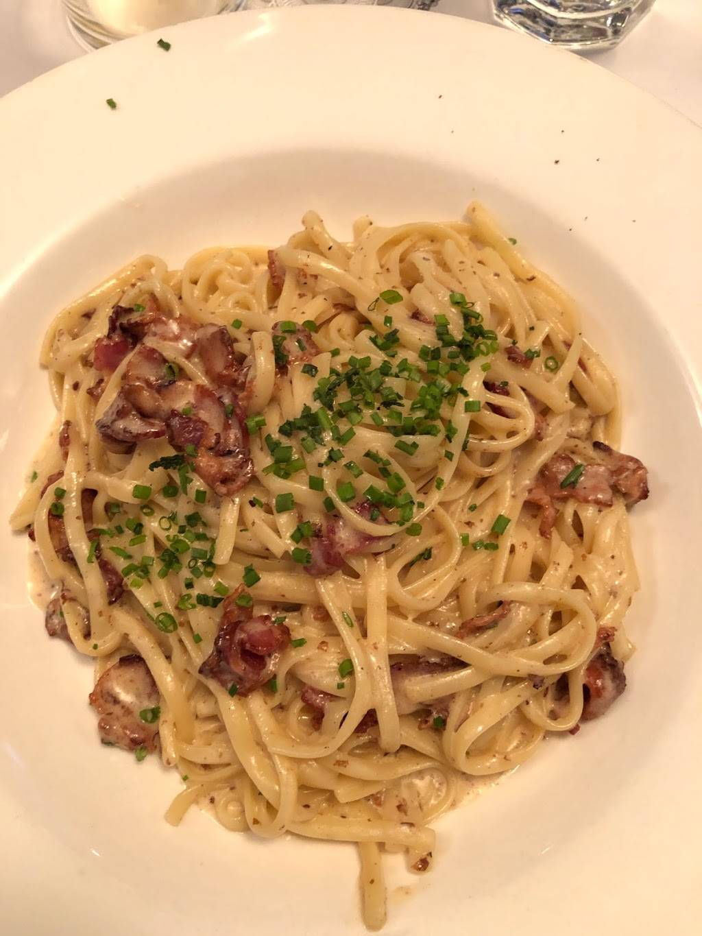 Blaxton Cartier | restaurant | 1179 Avenue Cartier, Québec, QC G1R 2S9, Canada | 4185229955 OR +1 418-522-9955