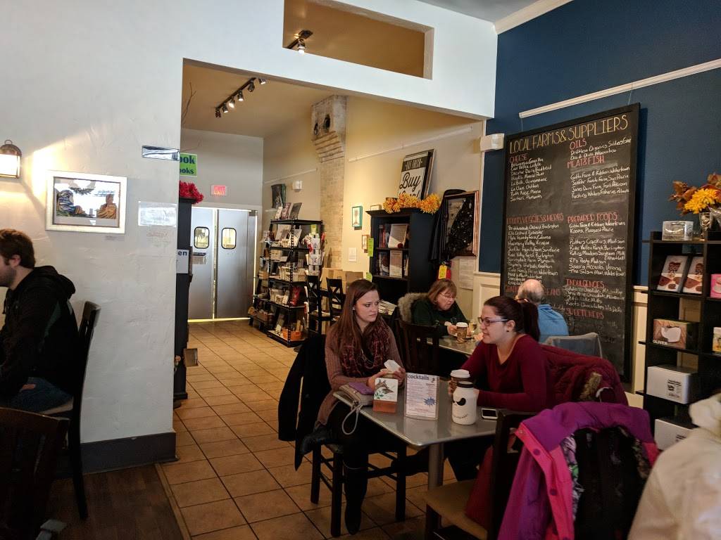 Water House Bistro | bakery | 132 E Lake St, Lake Mills, WI 53551, USA | 9209450660 OR +1 920-945-0660