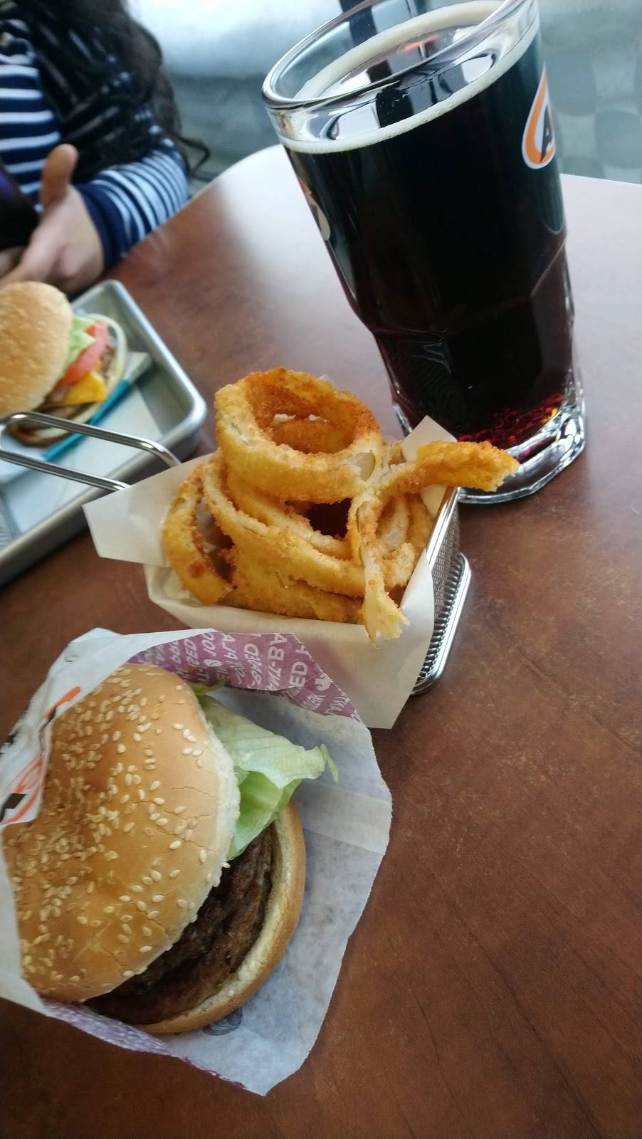 A&W Canada | restaurant | 1245 Avenue Jules-Verne, LAncienne-Lorette, QC G2E 6L6, Canada | 4188729661 OR +1 418-872-9661