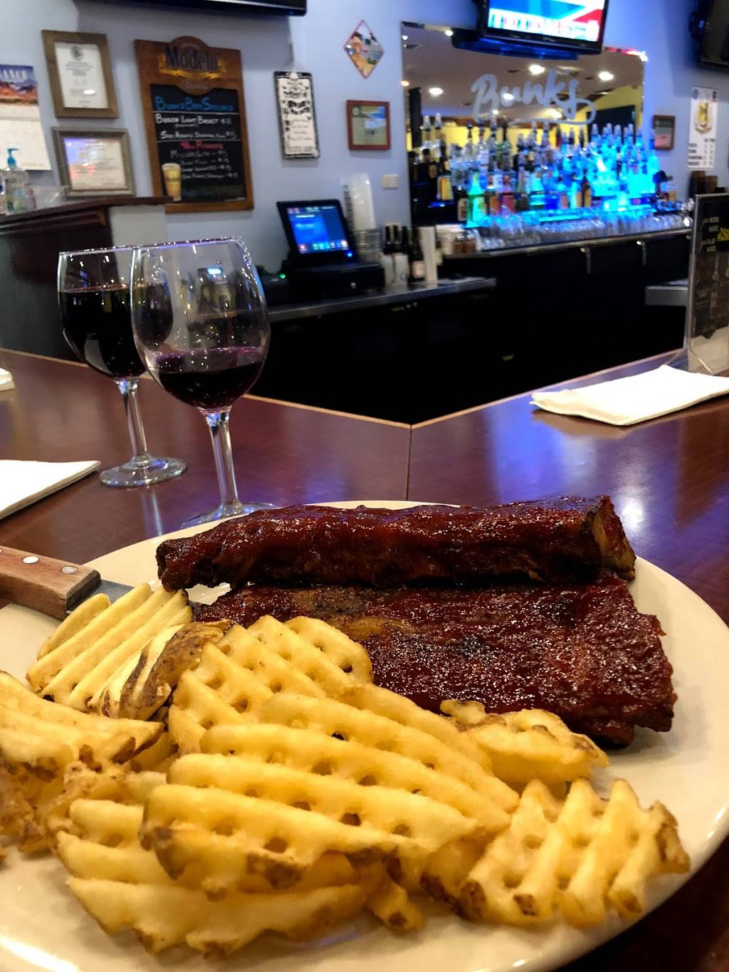 Bunks Place | restaurant | 703 E Diggins St, Harvard, IL 60033, USA | 8159434800 OR +1 815-943-4800