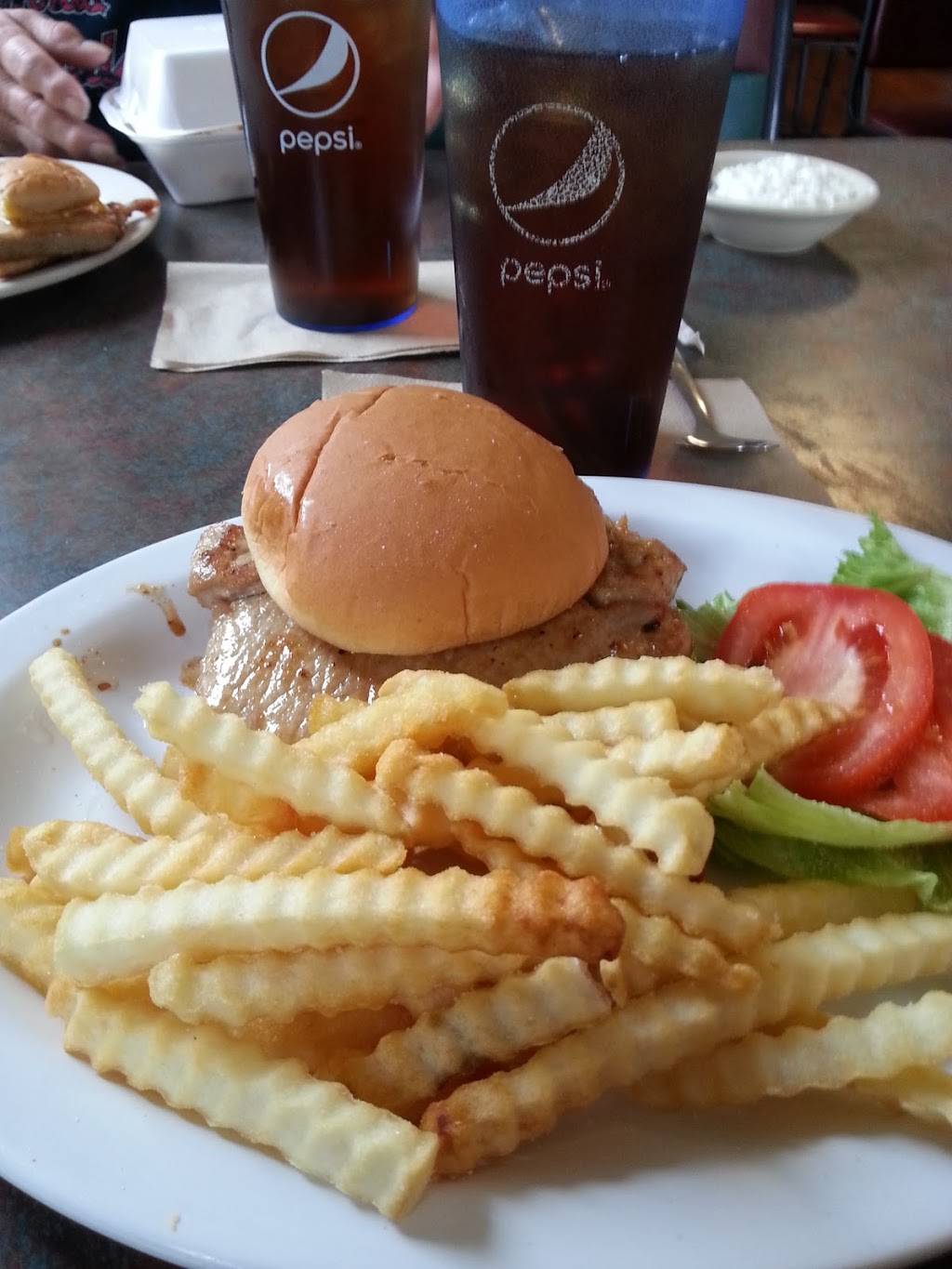 Debbies Diner | restaurant | 1404 N 22nd St, Decatur, IL 62526, USA | 2174234130 OR +1 217-423-4130