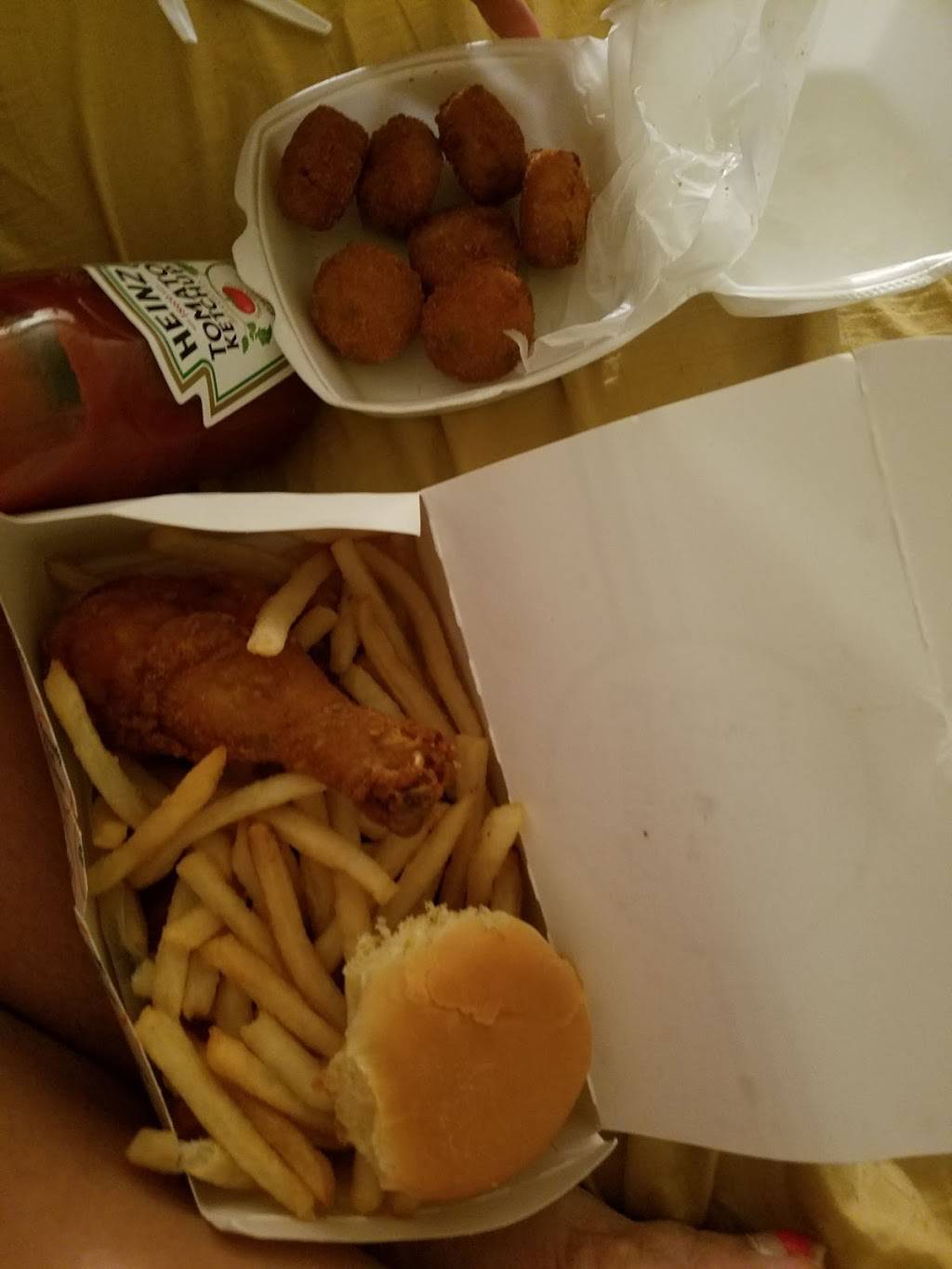 Kennedy Chicken And Gyro | restaurant | 158 Nagle Ave, New York, NY 10040, USA | 2129425434 OR +1 212-942-5434