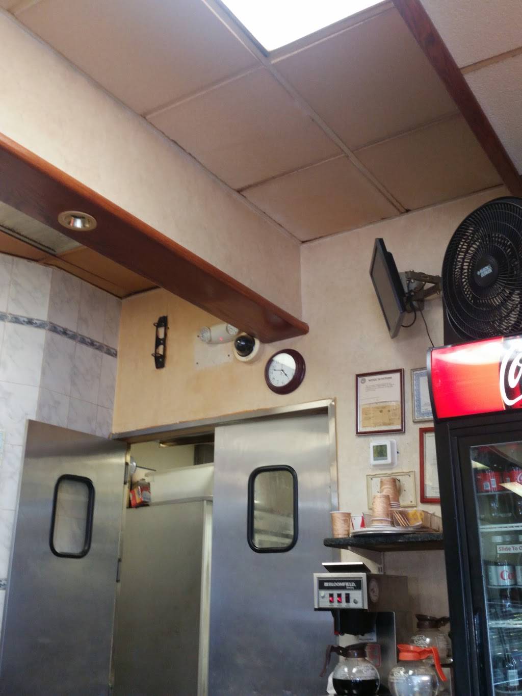 Ginos of Manhasset | restaurant | 480 Plandome Rd, Manhasset, NY 11030, USA | 5166275280 OR +1 516-627-5280