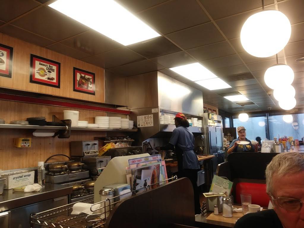 Waffle House | meal takeaway | 1900 1st Ave SE, Moultrie, GA 31768, USA | 2299855060 OR +1 229-985-5060