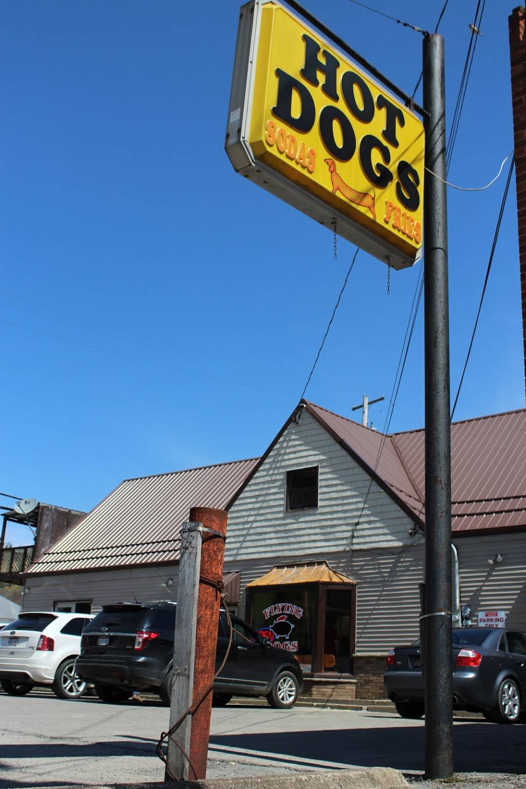 Flying Dogs | restaurant | 177 W 2nd St, Weston, WV 26452, USA | 3048847249 OR +1 304-884-7249