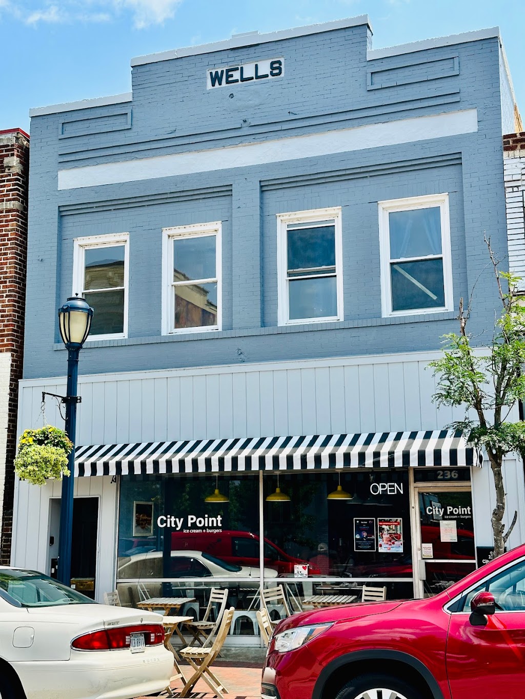 City Point Ice Cream & Burgers | restaurant | 236 E Broadway, Hopewell, VA 23860, USA | 8048075483 OR +1 804-807-5483