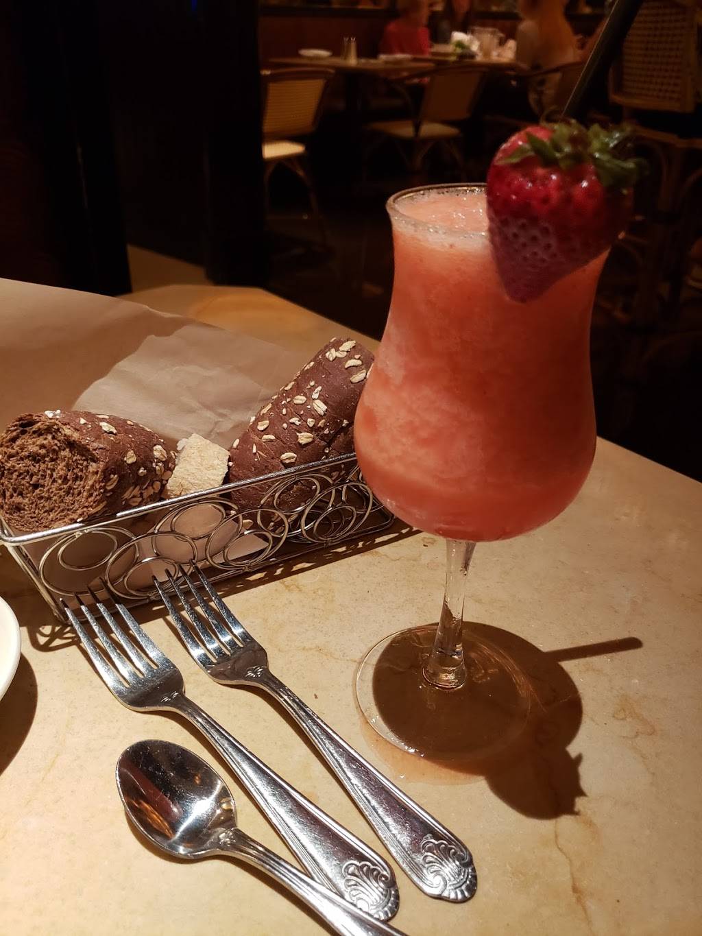 The Cheesecake Factory | restaurant | 306 Hiawatha Blvd W #112, Syracuse, NY 13290, USA | 3154222559 OR +1 315-422-2559