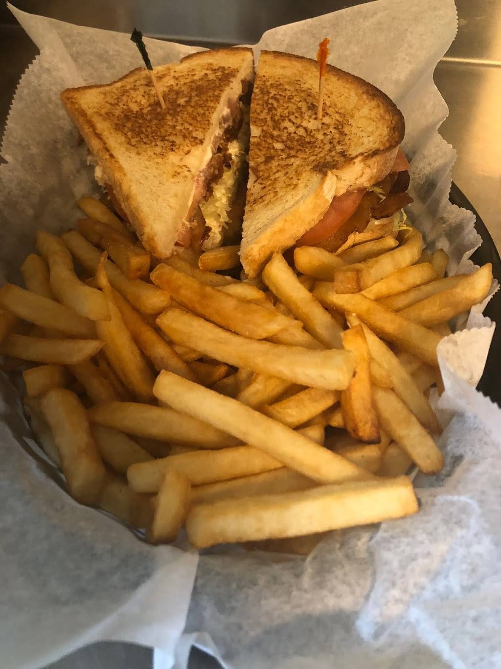 Oakland House of Pizza | restaurant | 16 Water St, Oakland, ME 04963, USA | 2074652729 OR +1 207-465-2729