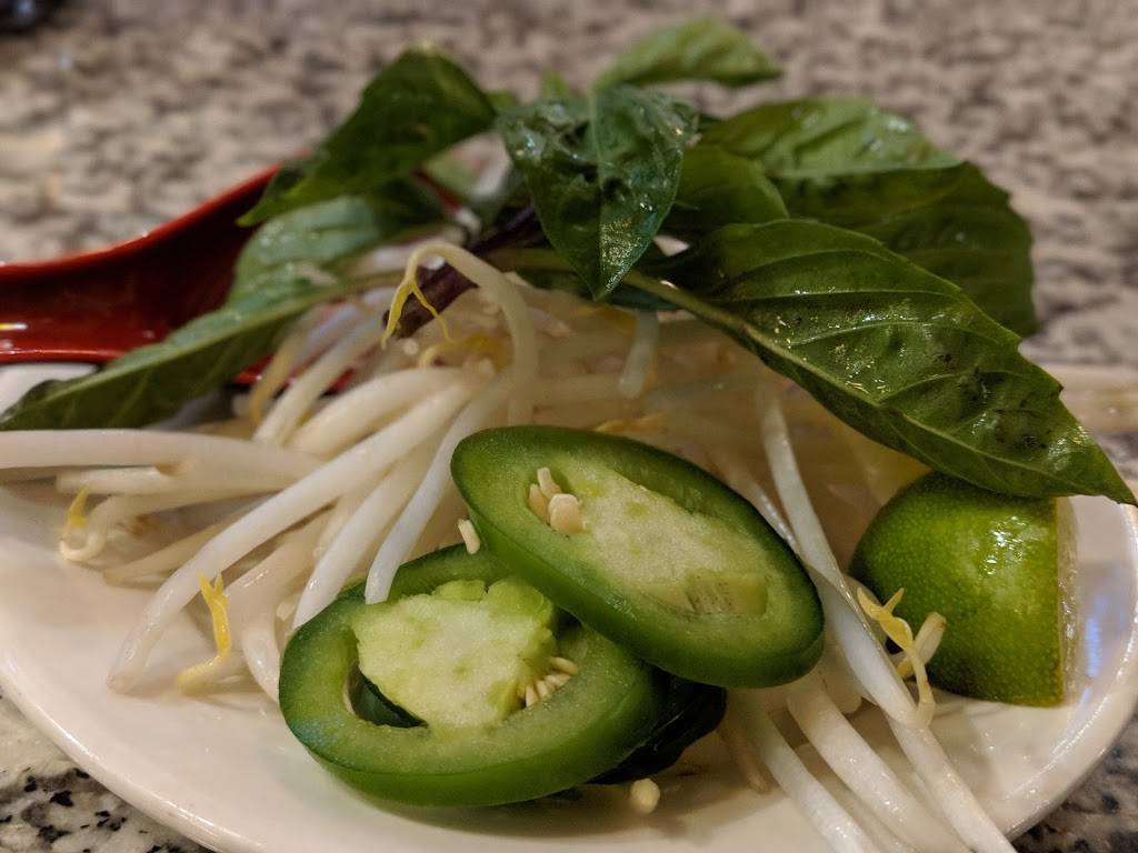 Pho Deluxe | restaurant | 2300 Clarendon Blvd, Arlington, VA 22201, USA | 5716392813 OR +1 571-639-2813