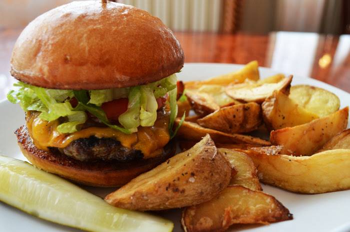 The Braddock Inn | restaurant | 4830 Schley Ave, Braddock Heights, MD 21714, USA | 3013714830 OR +1 301-371-4830