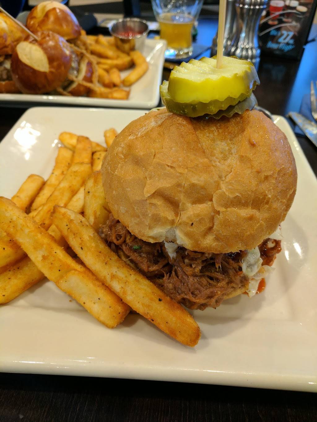 Blu Alehouse | restaurant | 855 St George Ave, Woodbridge, NJ 07095, USA | 7327504258 OR +1 732-750-4258