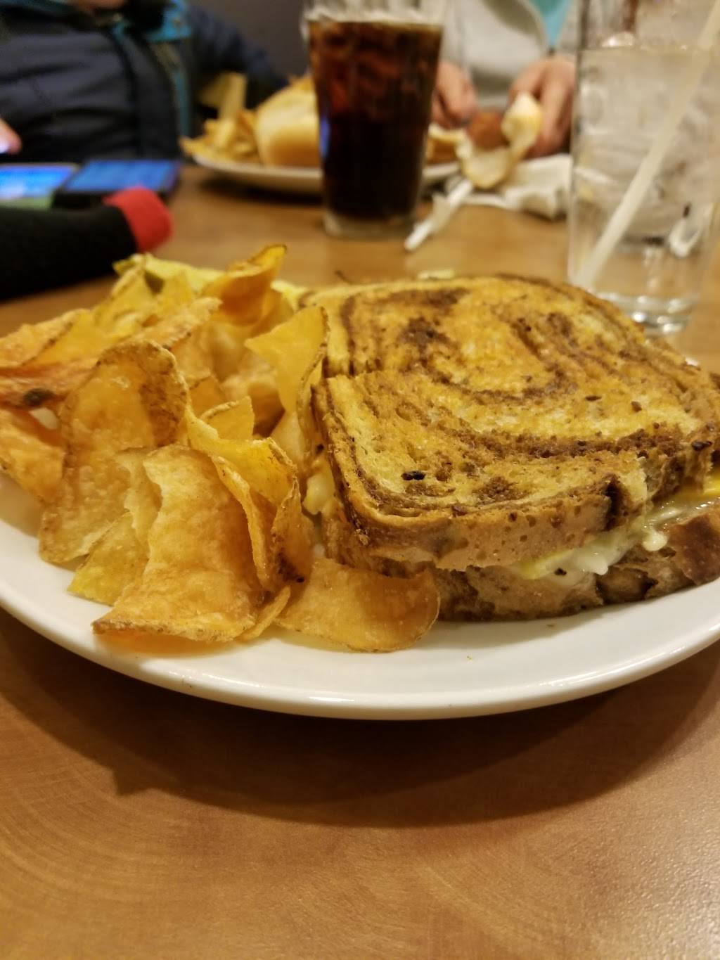 The College Inn | restaurant | 935 W State St, Alliance, OH 44601, USA | 3308233332 OR +1 330-823-3332