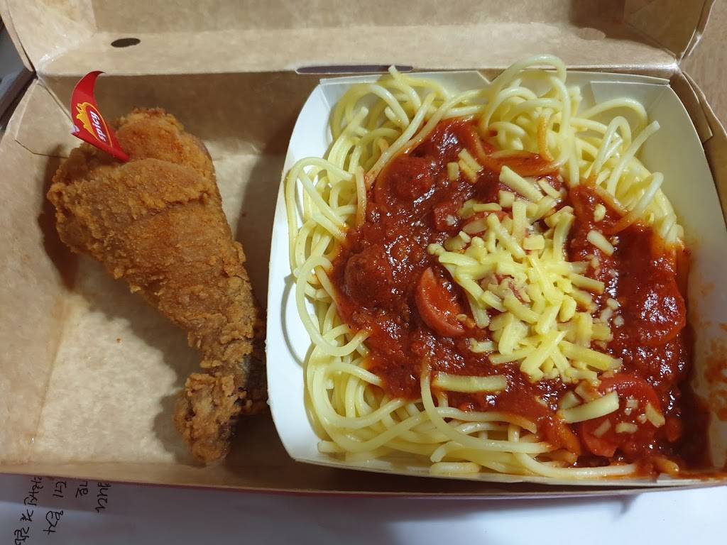 Jollibee North York | restaurant | 79 Billy Bishop Way, North York, ON M3K 2C8, Canada | 6479512822 OR +1 647-951-2822