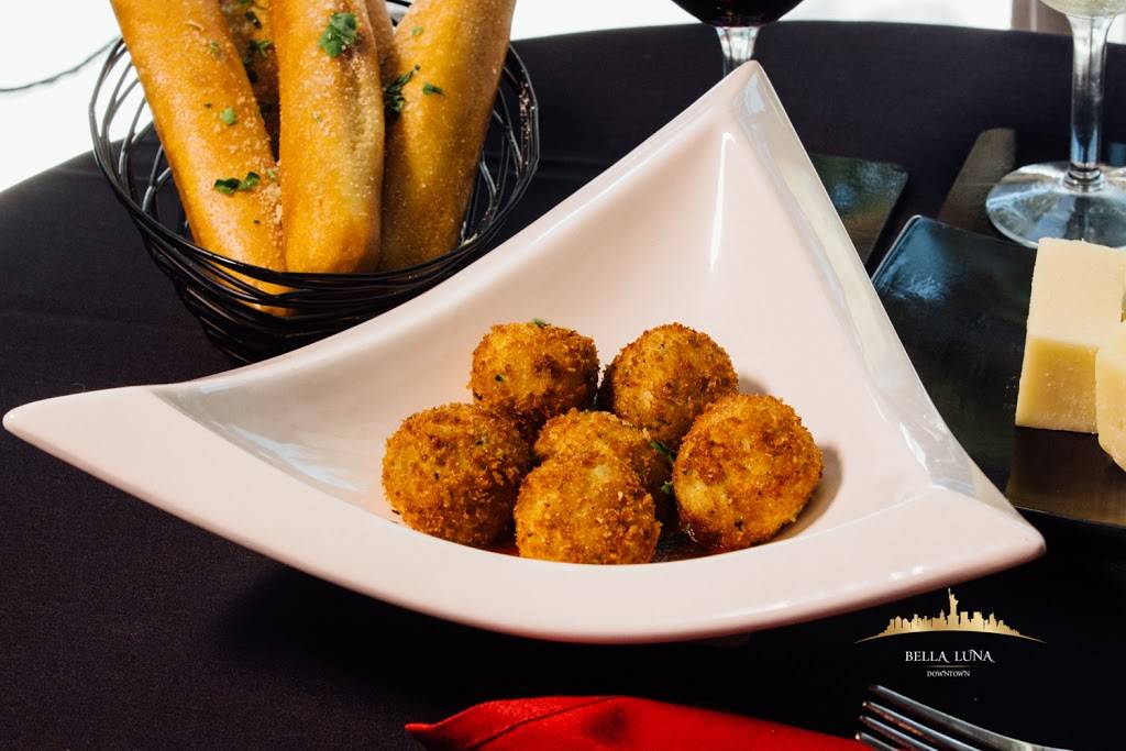 Bella Luna Downtown | restaurant | 429 Schatzell St, Corpus Christi, TX 78401, USA | 3618874777 OR +1 361-887-4777