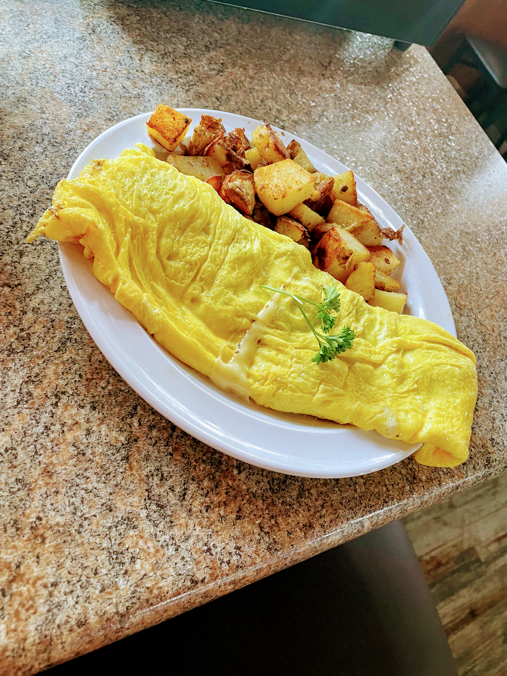 Welcome Home Diner | restaurant | 6 Lebanon St, Sanford, ME 04073, USA | 2074495109 OR +1 207-449-5109