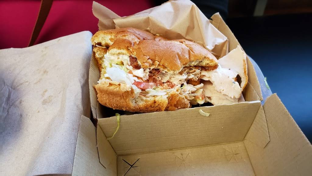 Arbys | restaurant | 10 Main St, Dubuque, IA 52001, USA | 5635570531 OR +1 563-557-0531