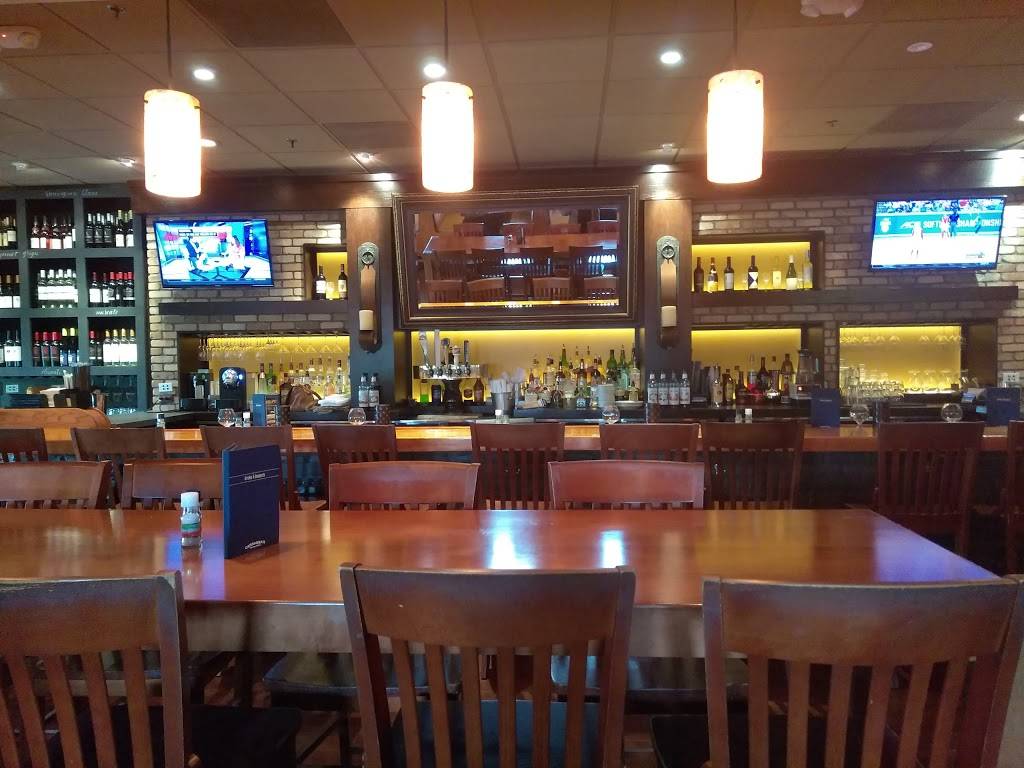 Carrabbas Italian Grill | restaurant | 44695 Schoenherr Rd, Sterling Heights, MI 48313, USA | 5863232652 OR +1 586-323-2652