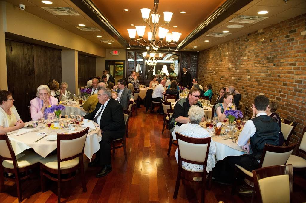 Carmellos of Old Town Manassas | restaurant | 9108 Center St, Manassas, VA 20110, USA | 7033685522 OR +1 703-368-5522