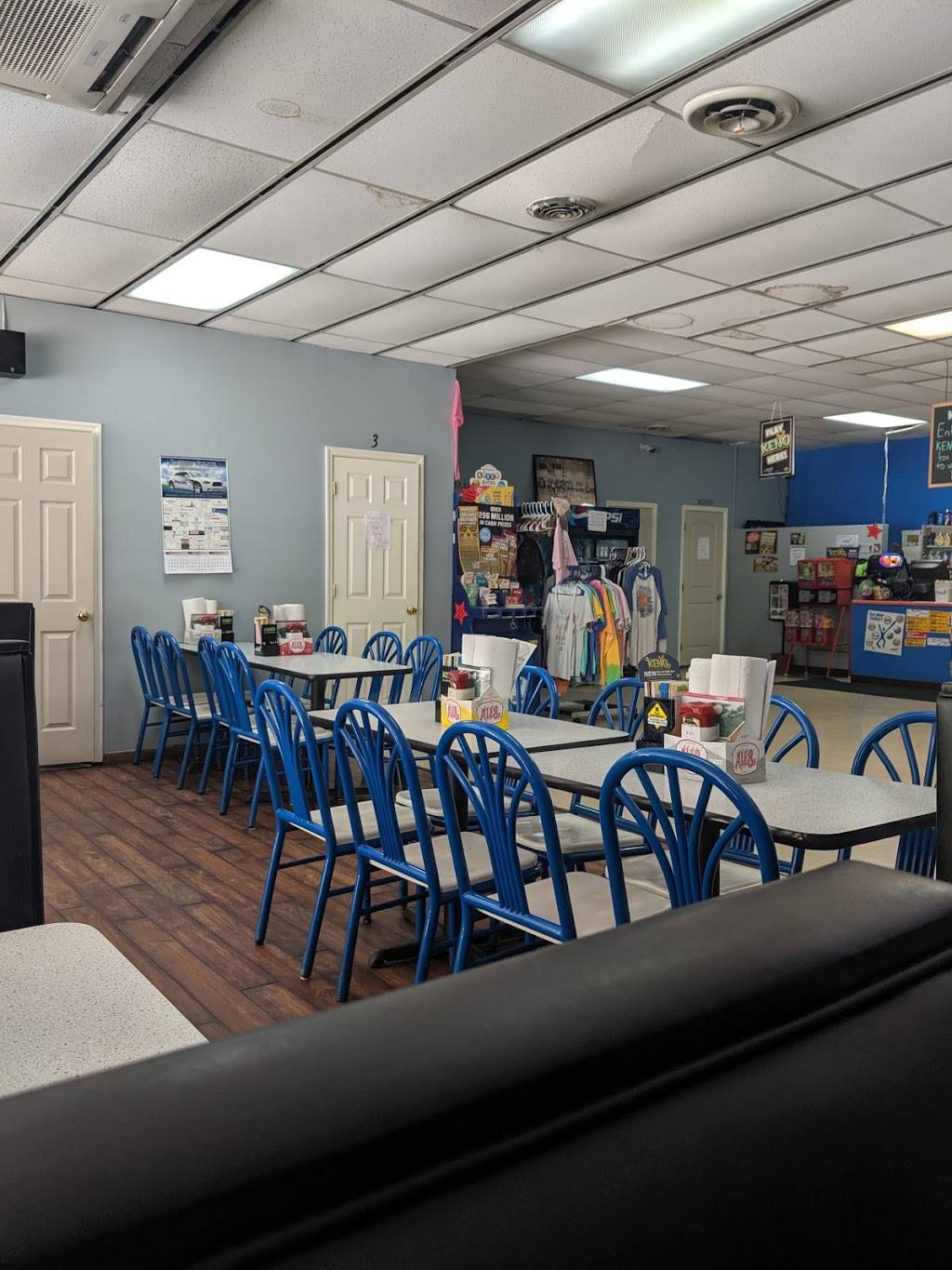 Showtime Pizza And Tanning | restaurant | 860 KY-15, Jackson, KY 41339, USA | 6066667444 OR +1 606-666-7444