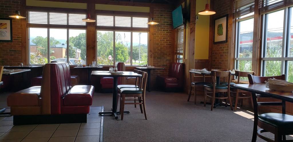 Pizza Hut | meal takeaway | 249 S Stuart Ave, Elkton, VA 22827, USA | 5402989439 OR +1 540-298-9439