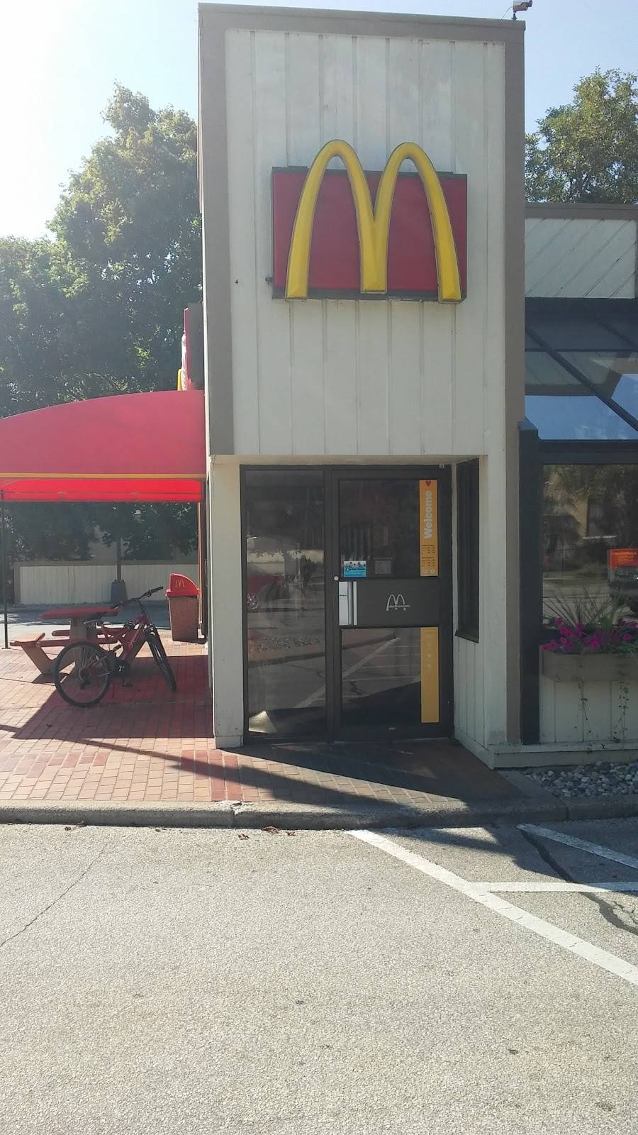 McDonalds | cafe | 2200 Broadway St, Bay City, MI 48708, USA | 9898930971 OR +1 989-893-0971