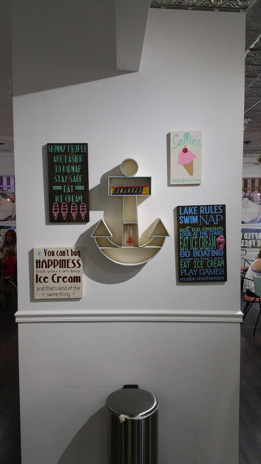 Sallies By The Shore | restaurant | 110 S Main St, Culver, IN 46511, USA | 5742429955 OR +1 574-242-9955