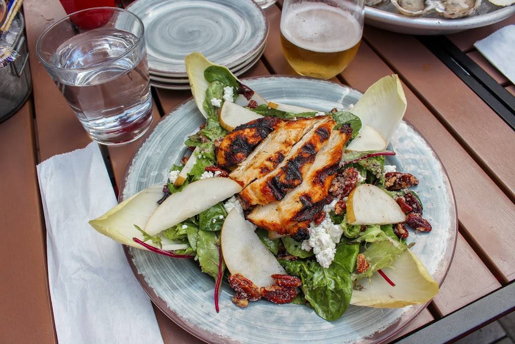 Vola’s Dockside Grill and Hi-Tide Lounge | restaurant | 101 N Union St, Alexandria, VA 22314, USA | 7039358890 OR +1 703-935-8890