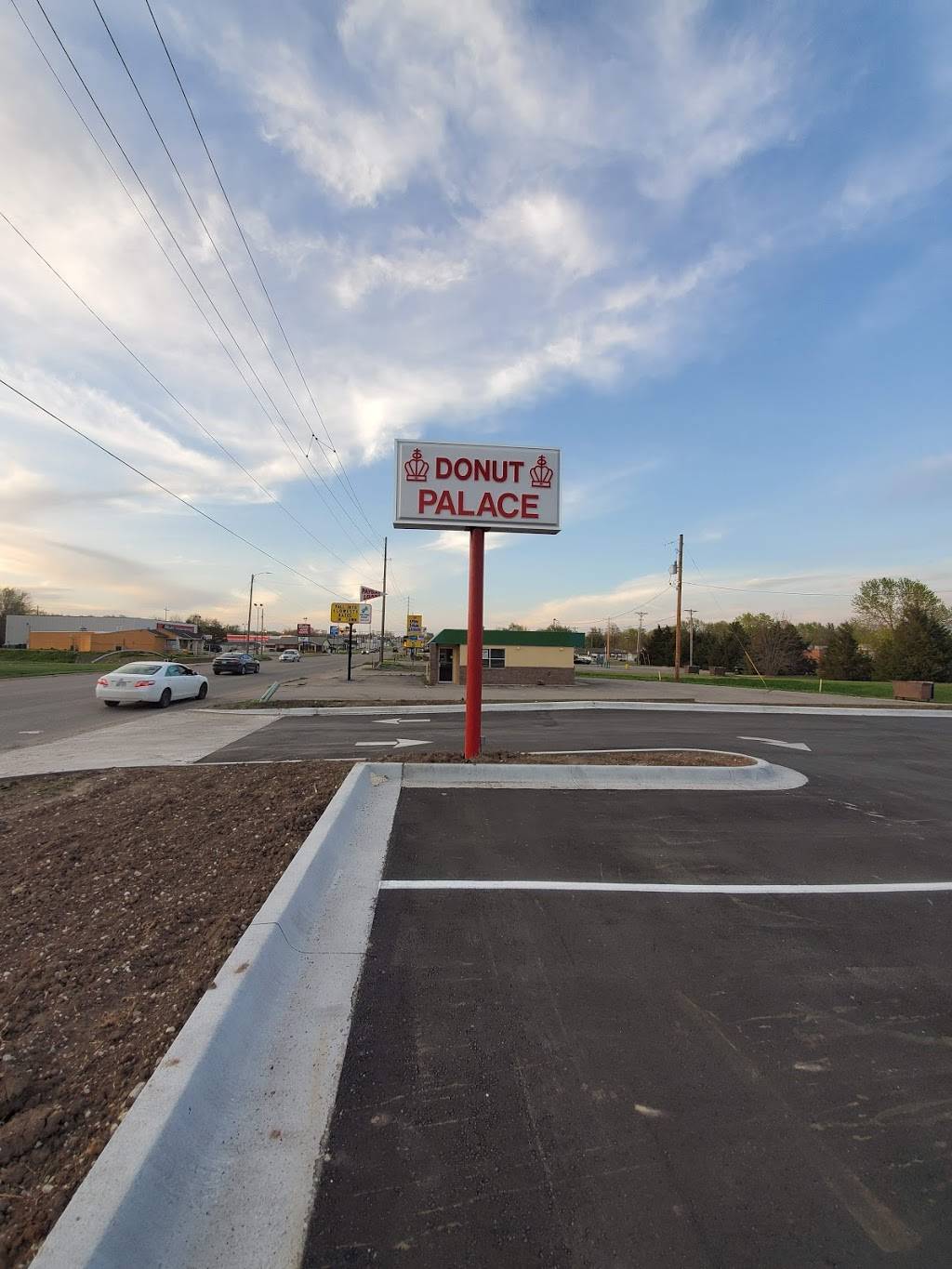 Donut Palace | restaurant | 1520 N Summit St, Arkansas City, KS 67005, USA | 6207949228 OR +1 620-794-9228