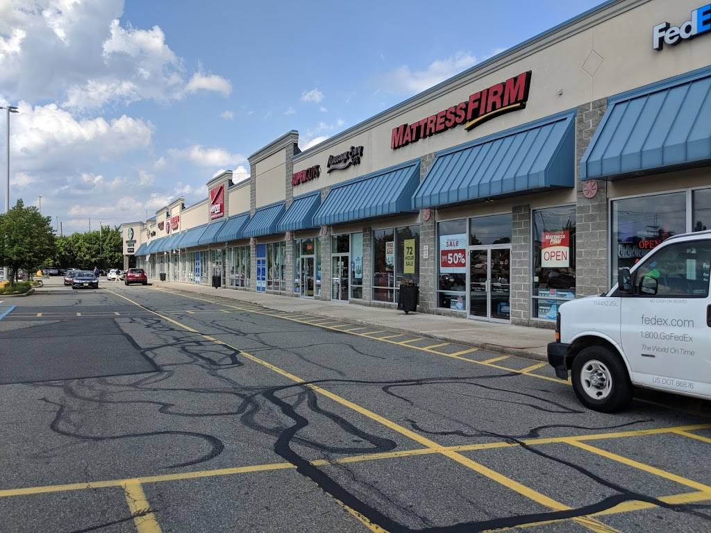 Starbucks | cafe | 10 NJ-17, East Rutherford, NJ 07073, USA | 2014380584 OR +1 201-438-0584