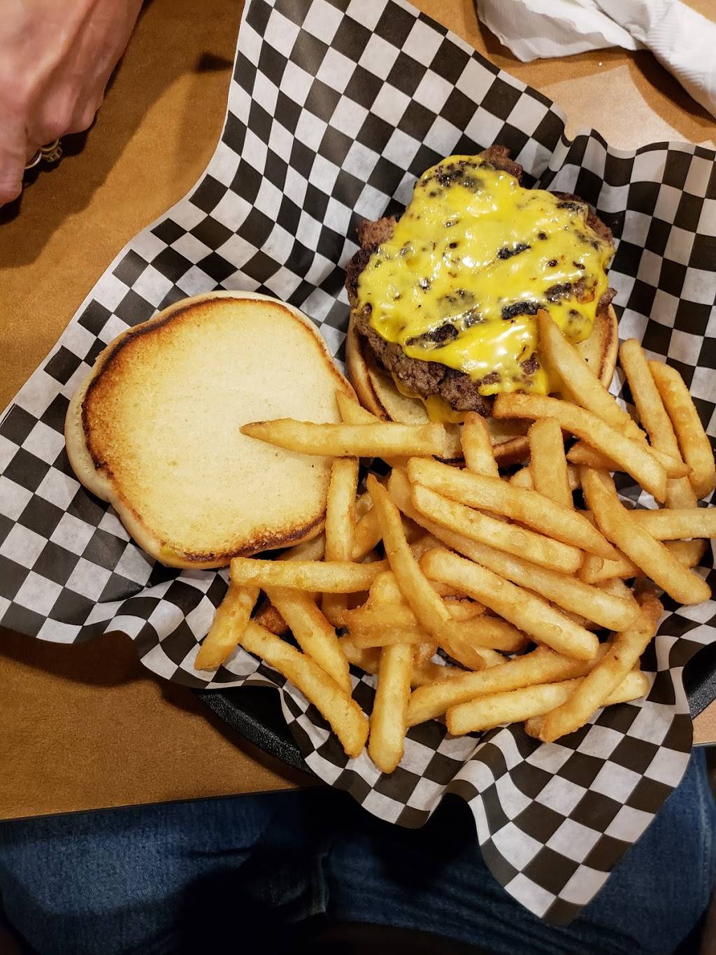 The Grille | restaurant | 424 S 44th St, Mt Vernon, IL 62864, USA | 6182461700 OR +1 618-246-1700