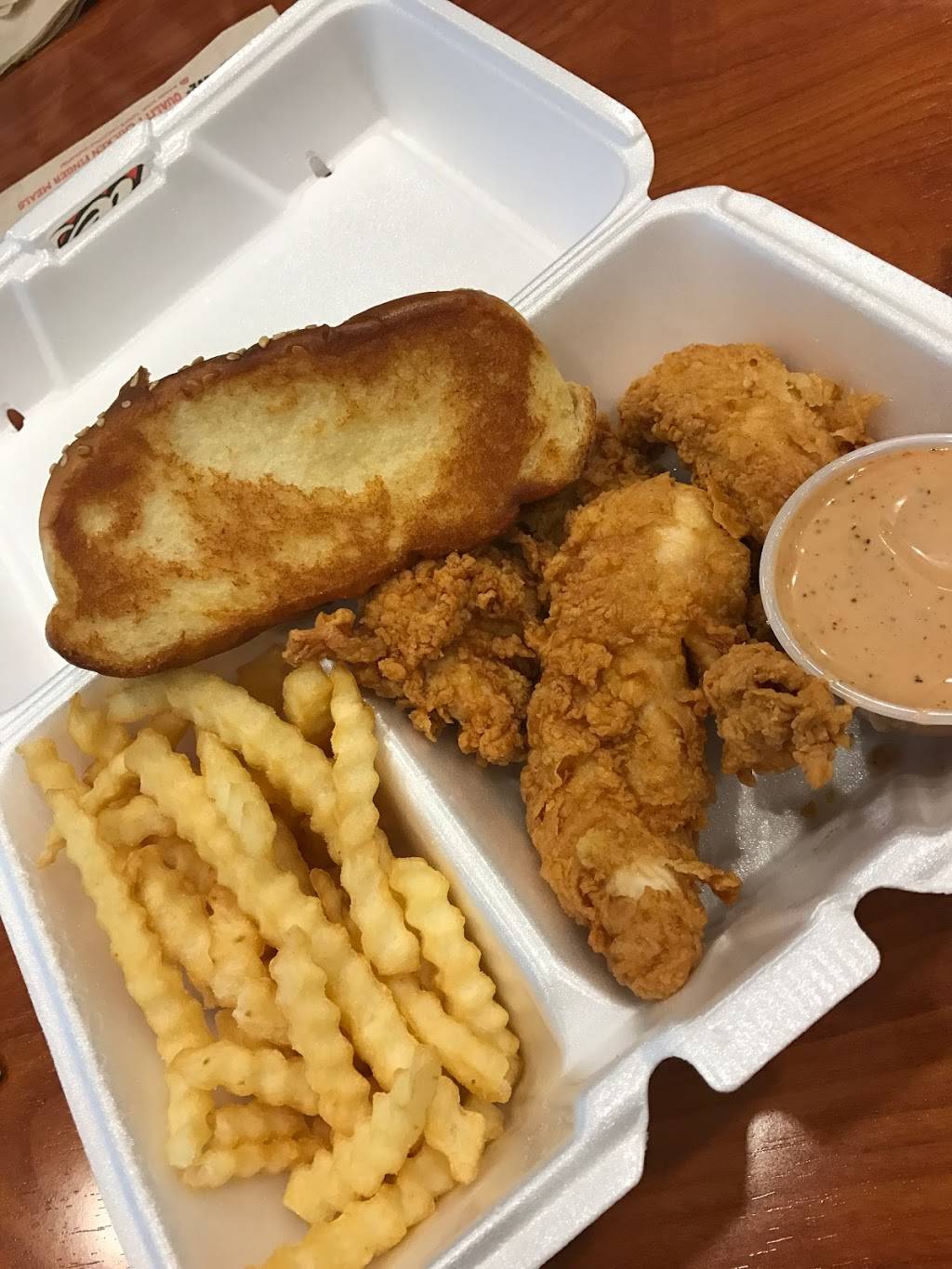 Raising Canes Chicken Fingers | meal takeaway | 1205 E Higgins Rd, Schaumburg, IL 60173, USA | 8472402078 OR +1 847-240-2078
