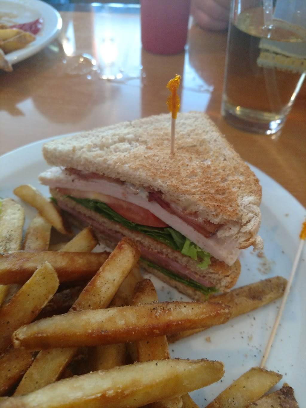 The Lakeview Tavern | restaurant | 7 Main St, Meredith, NH 03253, USA | 6036777099 OR +1 603-677-7099