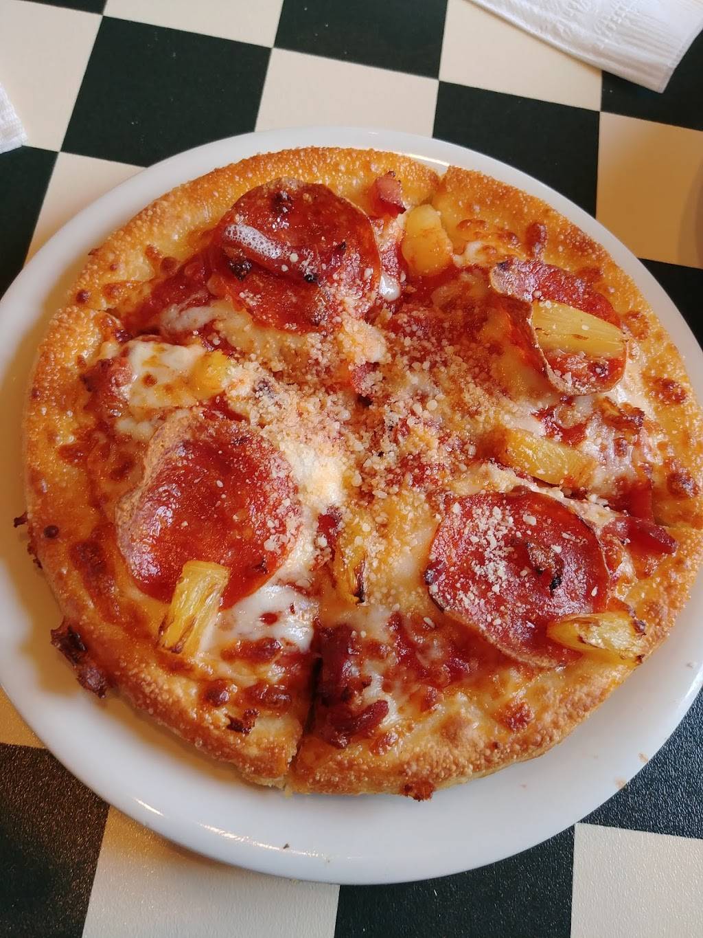 Pizza Hut | meal takeaway | 7520 N Wayne Rd, Westland, MI 48185, USA | 7342617080 OR +1 734-261-7080