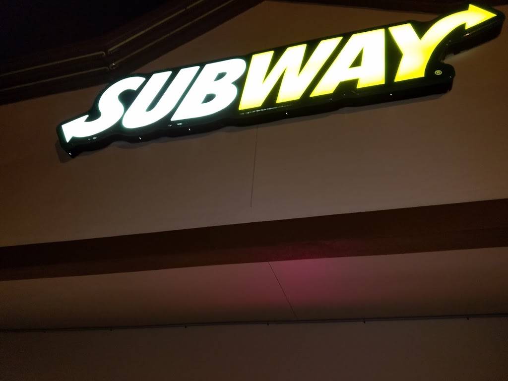 Subway Restaurants | restaurant | 2655 East Bay Drive, Unit 8 & 9, Welch Plaza, Largo, FL 33771, USA | 7275305512 OR +1 727-530-5512