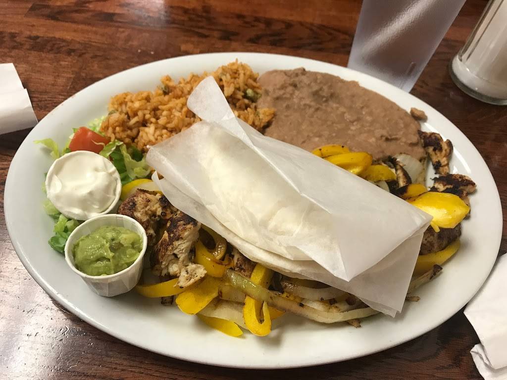 Family Kitchen | restaurant | 73 Erie St S, Leamington, ON N8H 3B2, Canada | 5193240660 OR +1 519-324-0660