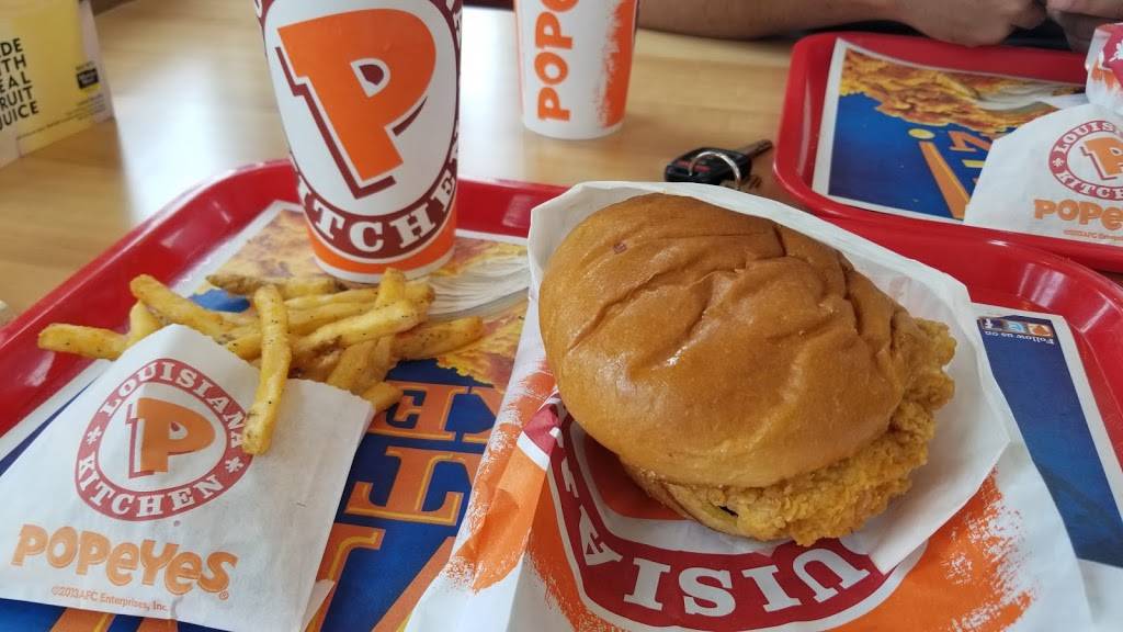 Popeyes Louisiana Kitchen | restaurant | 2150 S Quebec St, Denver, CO 80231, USA | 3037453923 OR +1 303-745-3923