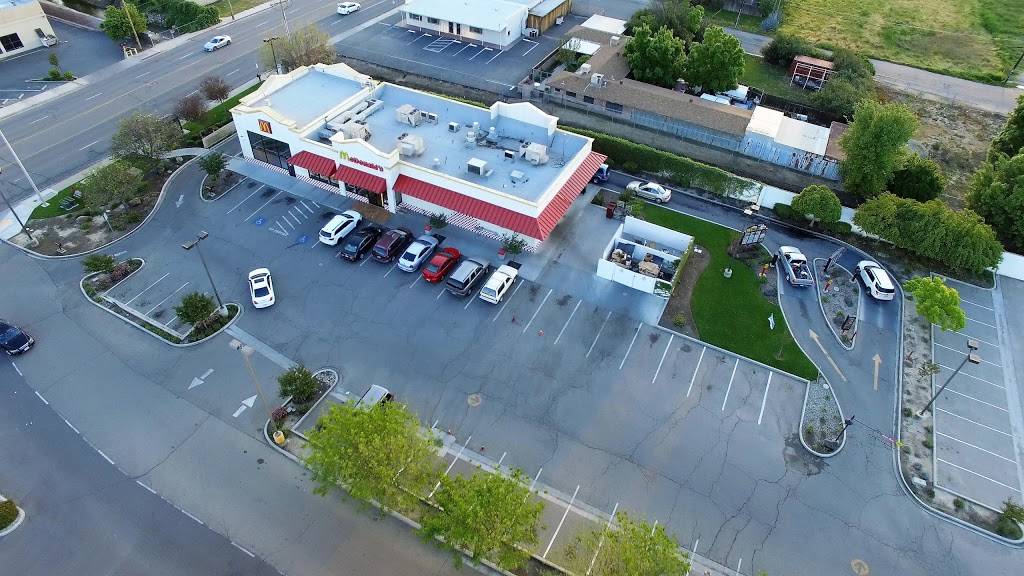McDonalds | cafe | 810 W Grangeville Blvd, Hanford, CA 93230, USA | 5595841988 OR +1 559-584-1988