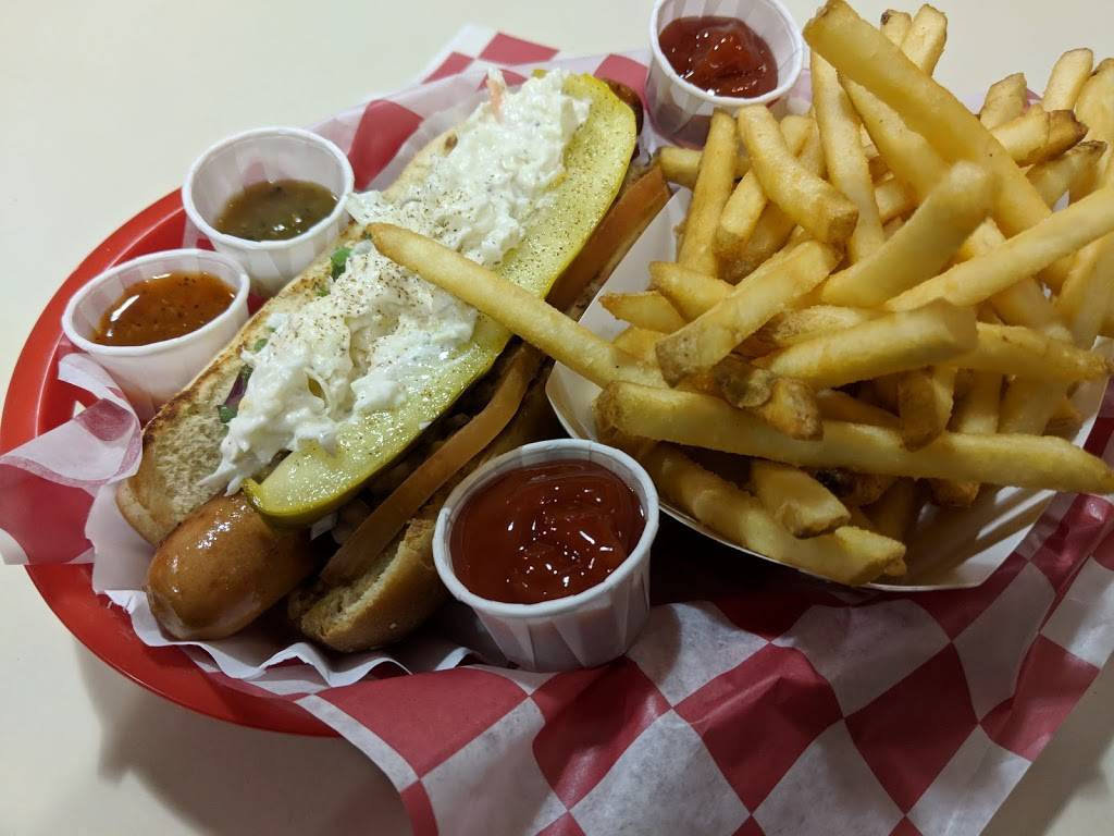 Steves Snappin Dogs | restaurant | 3525 E Colfax Ave, Denver, CO 80206, USA | 3033337627 OR +1 303-333-7627