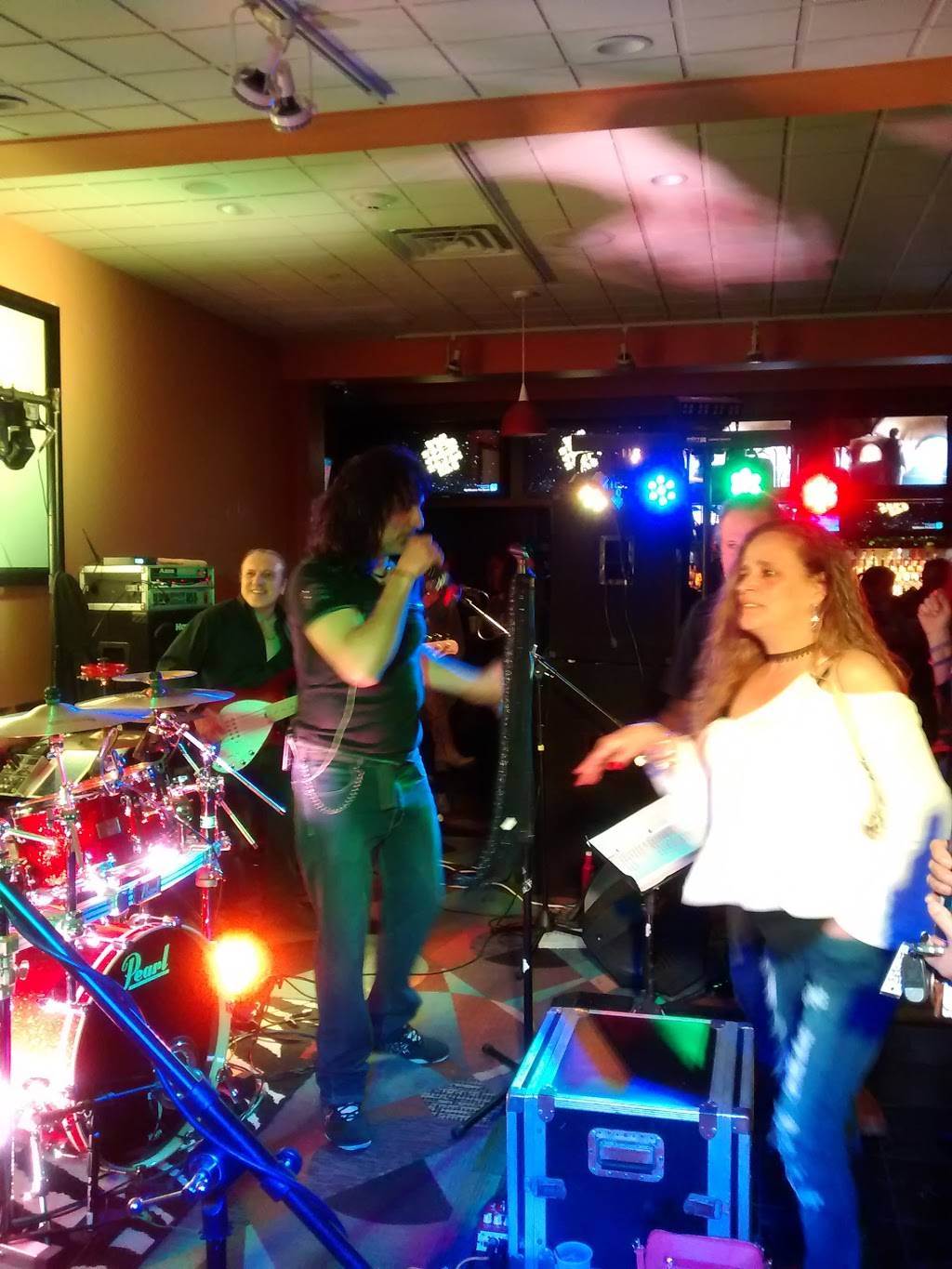 Strikers Sports Bar and Grill | night club | 66 Hathaway Rd, New Bedford, MA 02746, USA | 5089931746 OR +1 508-993-1746