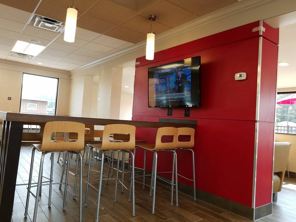 Wendys | restaurant | 2620 W Jackson St, Muncie, IN 47303, USA | 7652843374 OR +1 765-284-3374