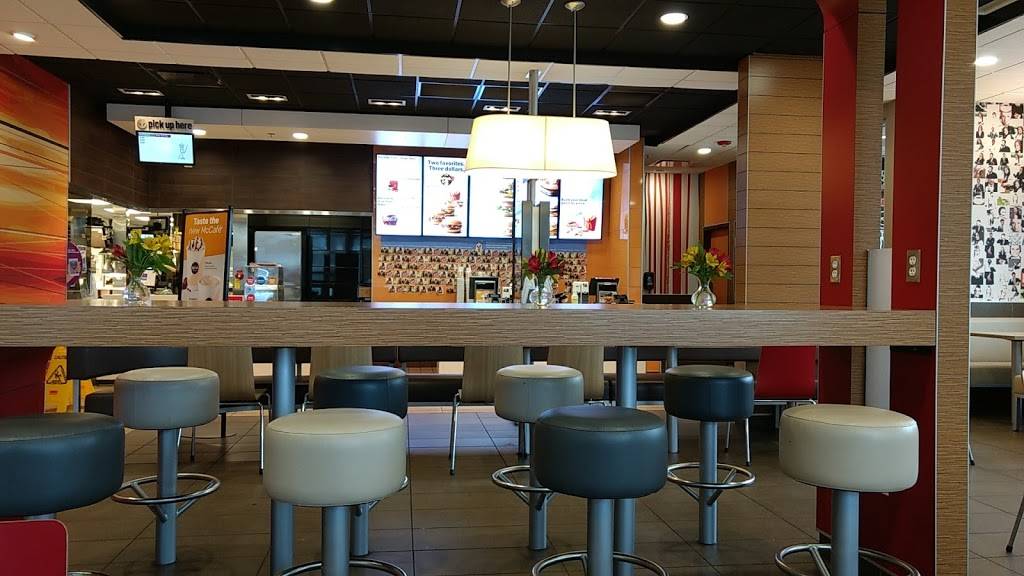 McDonalds | cafe | 15 E Dundee Rd, Arlington Heights, IL 60004, USA | 8477493105 OR +1 847-749-3105