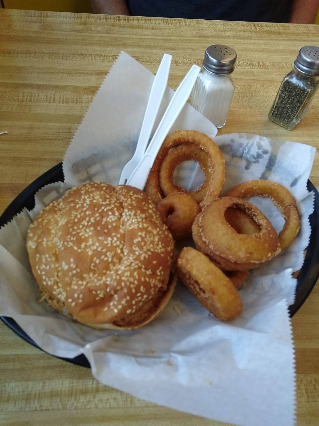 Blues BBQ & Catering | restaurant | 1109 Jefferson Rd, South Charleston, WV 25309, USA | 3047448335 OR +1 304-744-8335