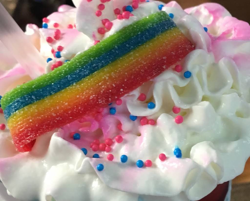 Belles Ice Cream Bar | bakery | 31 Fort Thompson Ave, LaBelle, FL 33935, USA | 2394710462 OR +1 239-471-0462