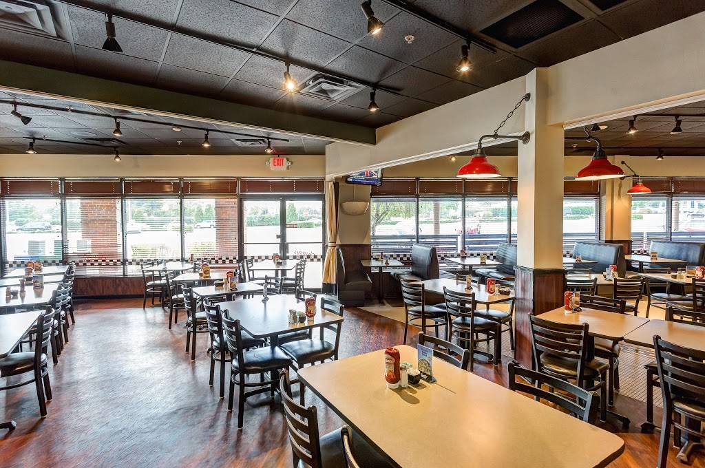 Chappys Deli | restaurant | 1611 Perry Hill Rd, Montgomery, AL 36106, USA | 3342797477 OR +1 334-279-7477