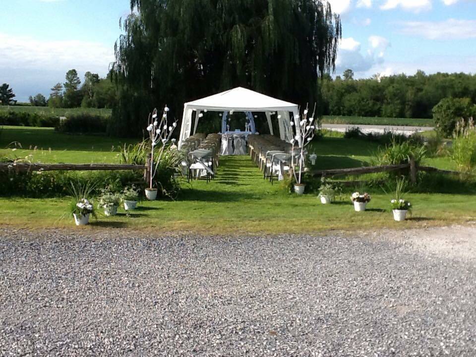 Salle champetre Sergio et Clo | restaurant | 450 Rue Saint-Jean-Baptiste, Henryville, QC J0J 1E0, Canada | 4503572932 OR +1 450-357-2932