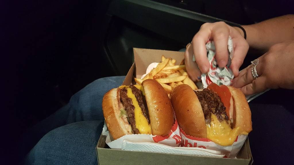 In-N-Out Burger | restaurant | 170 Nut Tree Pkwy, Vacaville, CA 95687, USA | 8007861000 OR +1 800-786-1000