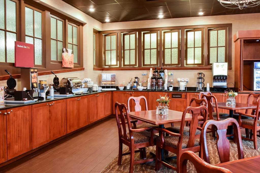 Comfort Suites Downtown Carlisle | restaurant | 10 S Hanover St, Carlisle, PA 17013, USA | 7179601000 OR +1 717-960-1000