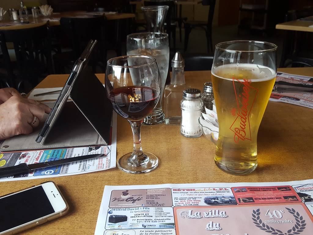 Restaurant-Bar La Villa Du Bifteck Enr | restaurant | 58 Rue Principale, Chénéville, QC J0V 1E0, Canada | 8194283240 OR +1 819-428-3240