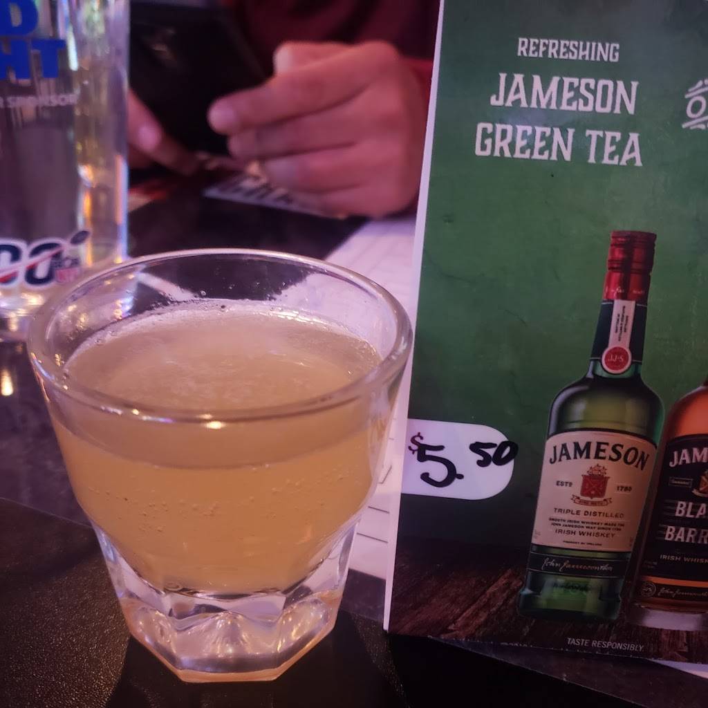 Hot Chicks Wing House | restaurant | 2281 N Zaragoza Rd, El Paso, TX 79938, USA | 9158567991 OR +1 915-856-7991